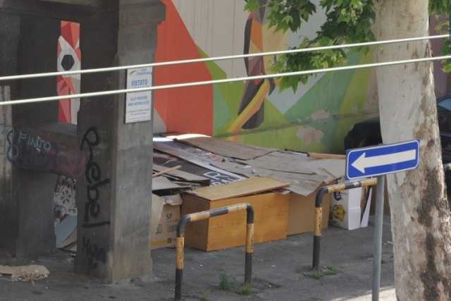 Bari, in corso Italia si trova una "baraccopoli": ci vivono da un mese 7 pakistani